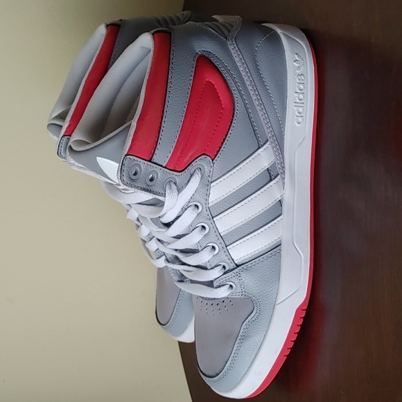 ❌❌SOLD❌❌Adidas Women's ankle Athletic shoes size 8 Gray and Red - Picture 3 of 7